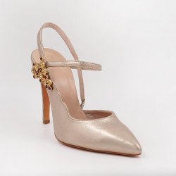 Χειροποίητη γόβα σε χρυσό της άμμου δέρμα με μπρονζέ-χρυσό στρας