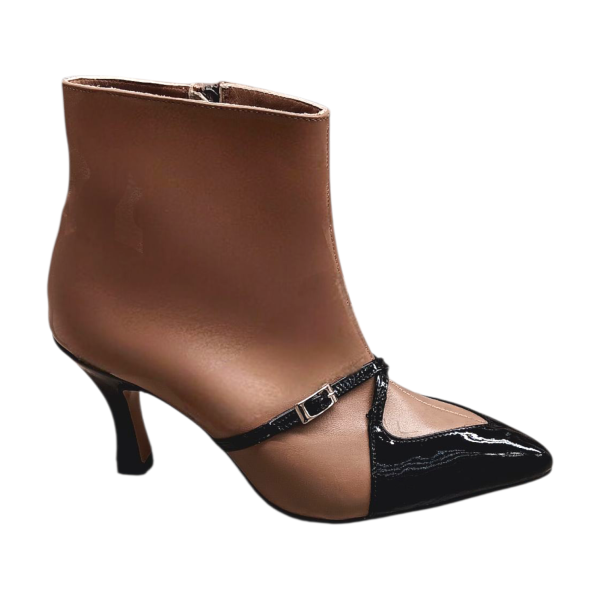 Χειροποίητο δερμάτινο μποτάκι, σε συνδυασμό μαύρου λουστρινιού και δέρματος σε χρώμα πούρου.