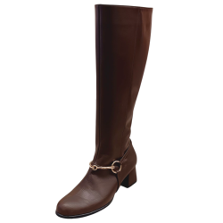 Χειροποίητη δερμάτινη μπότα με φερμουάρ σε σκούρο σοκολατί χρώμα, με χρυσή διακοσμητική λεπτομέρεια.