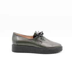 Χειροποίητο δερμάτινο παπούτσι σε λαδι χρώμα με μαύρα κορδόνια