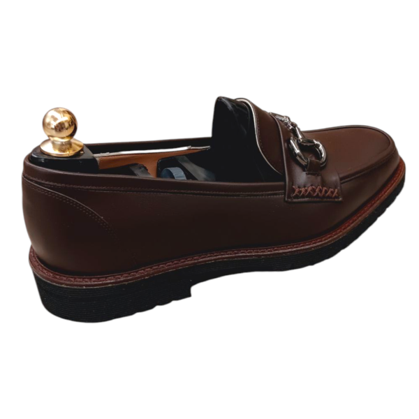  Χειροποίητα αντρικά μοκασίνια σε σκούρο καφέ δέρμα με μαύρο νίκελ διακοσμητικό