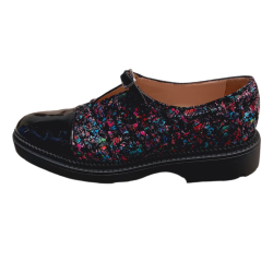 Χειροποίητο  παπούτσι σε συνδυασμό μαύρο λουστρίνι με πολύχρωμο δέρμα