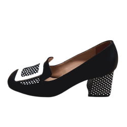 Χειροποίητα δερμάτινα μοκασίνια σε συνδυασμό μαύρου δέρματος και δέρματος με πουά μοτίβο