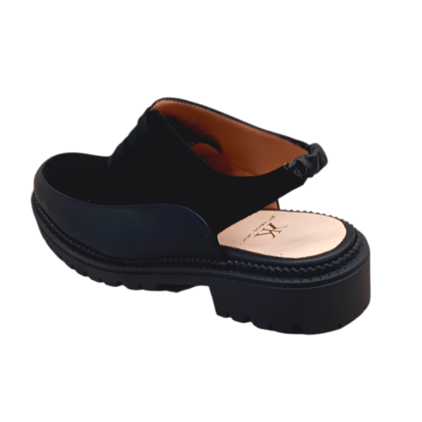 Χειροποίητο δετό ξώφτερνο παπούτσισε συνδυασμό μαύρου καστοριού και μαύρου δέρματος.