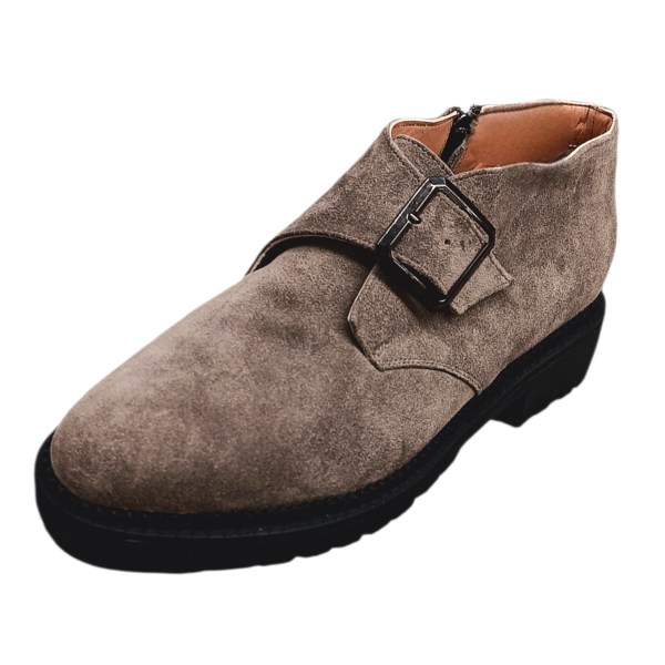 Χειροποίητο παπούτσι από λαδί καστόρι δέρμα με ένα λουράκι