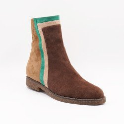 Χειροποίητο φλατ καστόρι μποτάκι μέχρι τον αστράγαλο, σε συνδυασμό τεσσάρων χρωμάτων.