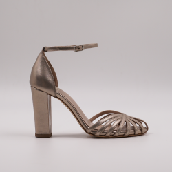 Xειροποίητο νυφικό πέδιλο σε xρυσό της άμμου δέρμα