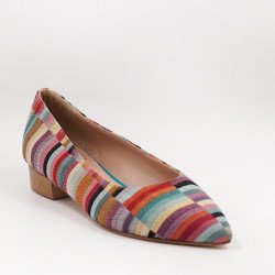 Χειροποίητο φλατ παπούτσι σε πολύχρωμο ύφασμα 