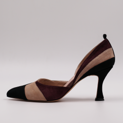 Χειροποίητη δερμάτινη γόβα σε συνδυασμό τριών αποχρώσεων καστόρι. 