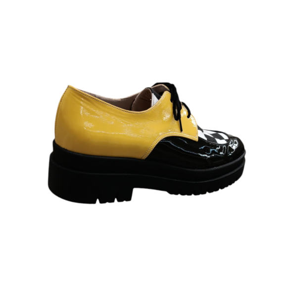 Χειροποίητο δερμάτινο δετό παπούτσι σε συνδυασμό κίτρινο και μαύρο λουστρίνι με ασπρόμαυρο ύφασμα