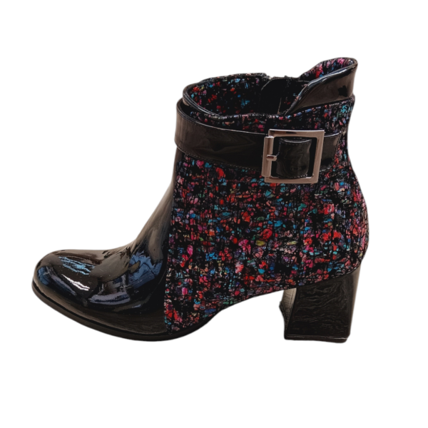 Χειροποίητο δερμάτινο μποτάκι σε συνδυασμό χρωματιστό δέρμα με μαύρο λουστρίνι