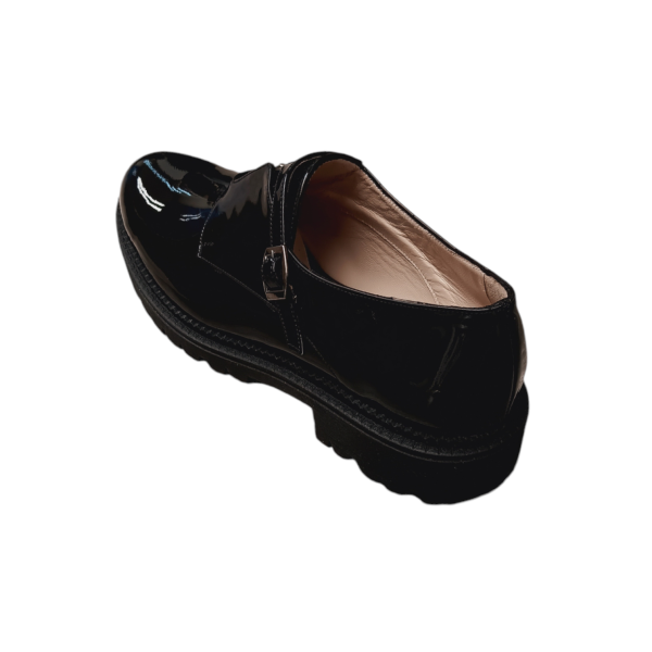 Χειροποίητο δερμάτινο παπούτσι σε μαύρο λουστρίνι