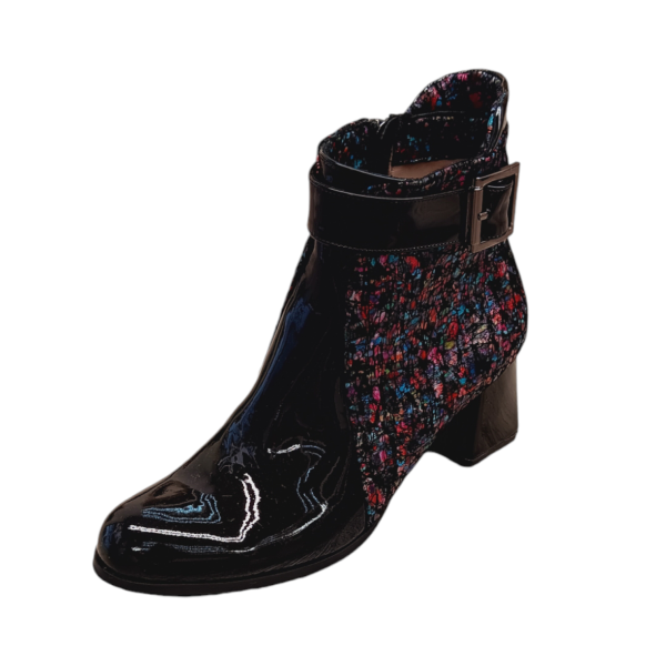 Χειροποίητο δερμάτινο μποτάκι σε συνδυασμό χρωματιστό δέρμα με μαύρο λουστρίνι