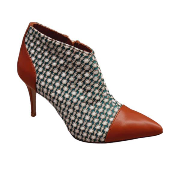 Χειροποίητο μποτάκι μέχρι τον αστράγαλο σε συνδυασμό ταμπά δέρμα με χρωματιστό ύφασμα 