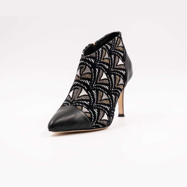 Χειροποίητο μποτάκι μέχρι τον αστράγαλο με μαύρο δέρμα και χρωματιστό ύφασμα