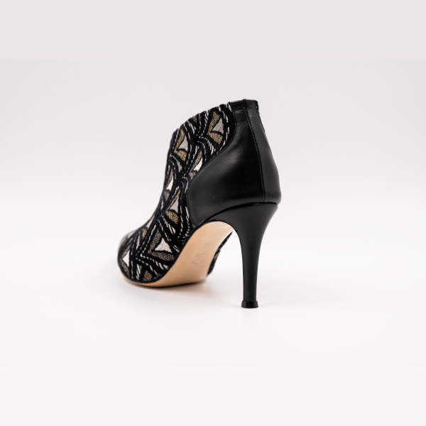 Χειροποίητο μποτάκι μέχρι τον αστράγαλο με μαύρο δέρμα και χρωματιστό ύφασμα