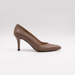 Χειροποίητη γόβα από δέρμα στο χρώμα του πούρου.