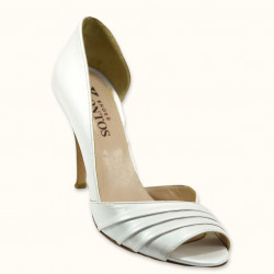 Χειροποίητη νυφική γόβα σε υπόλευκο δέρμα