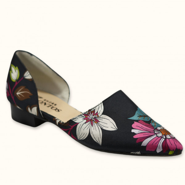 Χειροποίητο φλατ παπούτσι σε φλοράλ σατέν ύφασμα