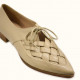 Χειροποίητο φλατ παπούτσι από ιβουάρ δέρμα, με τακούνι 2,5 εκ. σε φυσικό χρώμα.