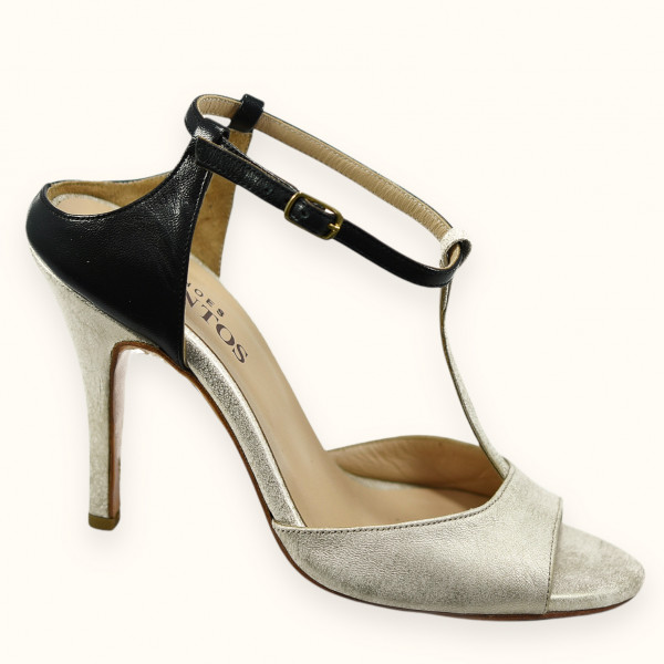 Χειροποίητο πέδιλο σε μαύρο και χρυσό πλατίνα δέρμα