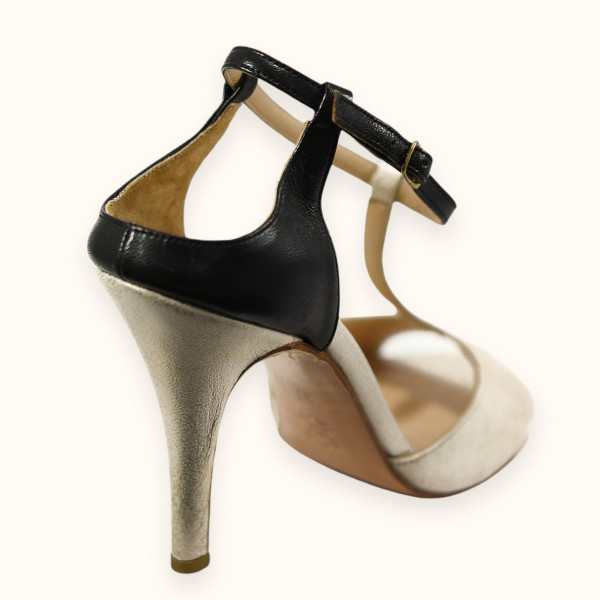 Χειροποίητο πέδιλο σε μαύρο και χρυσό πλατίνα δέρμα