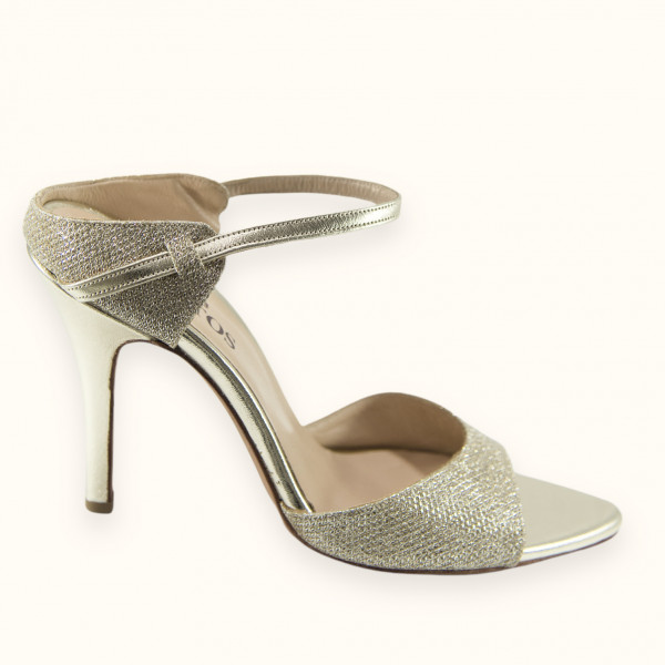 Xειροποίητο πέδιλο από χρυσό δέρμα σε συνδυασμό με χρυσό γκλίτερ ύφασμα