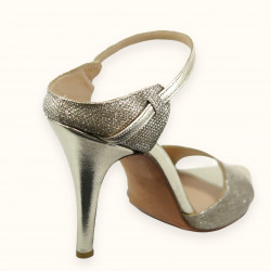 Xειροποίητο πέδιλο από χρυσό δέρμα σε συνδυασμό με χρυσό γκλίτερ ύφασμα