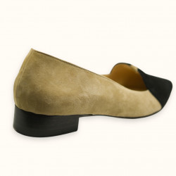 Χειροποίητο φλατ παπούτσι ιβουάρ με μαύρο καστόρι