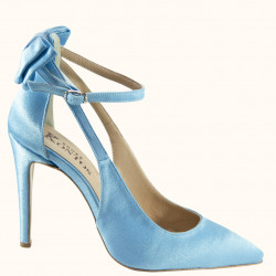 Χειροποίητη νυφική γόβα σε γαλάζιο κρεπ σατέν ύφασμα