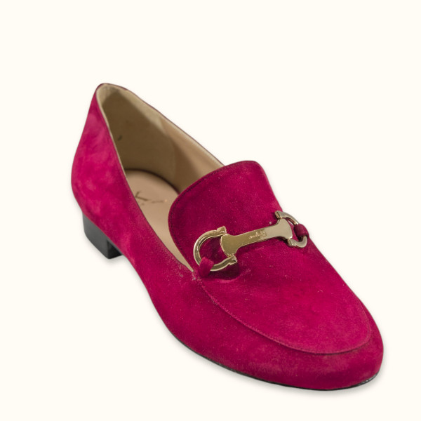 Χειροποίητο δερμάτινο μοκασίνι σε μπορντό καστόρι με χρυσό διακοσμητικό