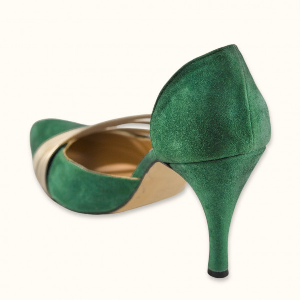 Χειροποίητη γαλλική γόβα από πράσινο καστόρι δέρμα με χρυσά λουράκια σε απόχρωση της άμμου