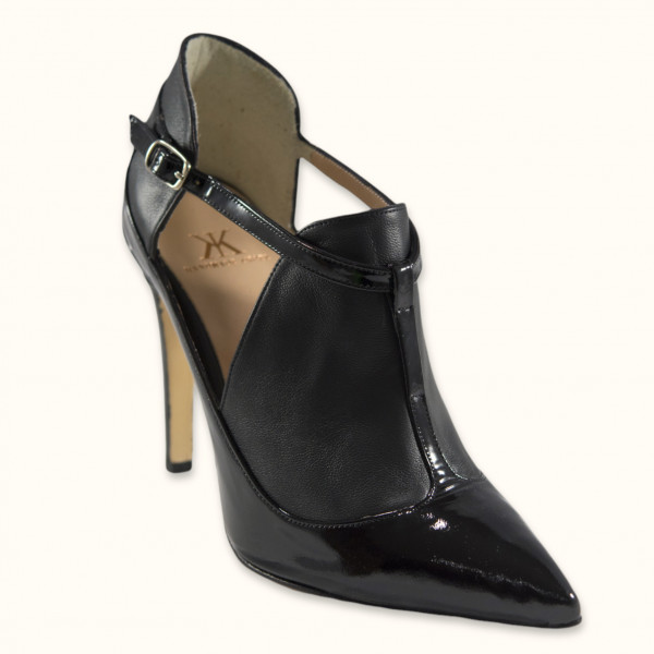  Χειροποίητη γόβα σε συνδυασμό μαύρου δέρματος και μαύρου λουστρίνι.