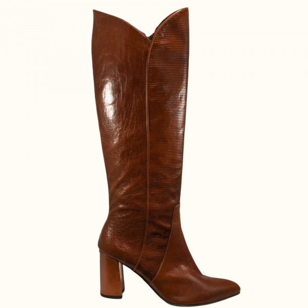 Χειροποίητη μπότα μέχρι το γόνατο σε καφέ δέρμα, με καφέ σταμπωτό δέρμα