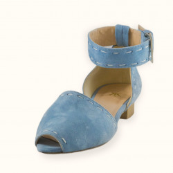 Χειροποίητο φλατ παπούτσι σε μπλε σιέλ καστόρι με μπέζ κλωστή