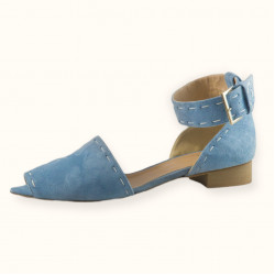 Χειροποίητο φλατ παπούτσι σε μπλε σιέλ καστόρι με μπέζ κλωστή