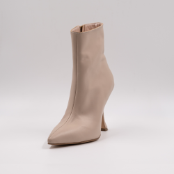 Χειροποίητο δερμάτινο μποτάκι σε ανοιχτό μπεζ χρώμα 