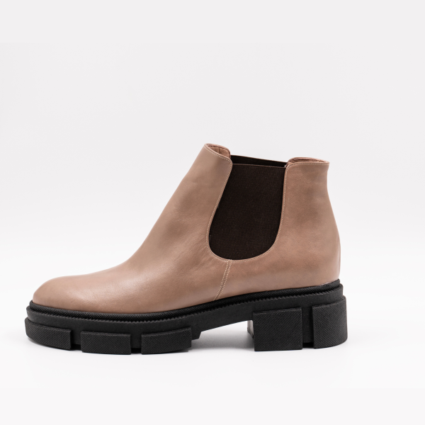 Χειροποίητο δερμάτινο μποτάκι σε ανοιχτό καφέ χρ΄ωμα