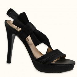 Χειροποίητο νυφικό πέδιλο σε μαύρο κρεπ σατέν ύφασμα 