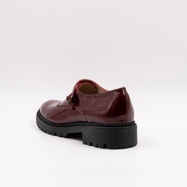 Χειροποίητο δερμάτινο παπούτσι σε μπορντό λουστρίνι