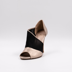 Χειροποίητο πέδιλο σε χρυσό της άμμου δέρμα με μαύρη μουσελίνα