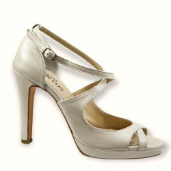 Χειροποίητο νυφικό  πέδιλο σε ιβουάρ περλέ δέρμα